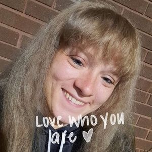 Meet your Posher, Caitlin